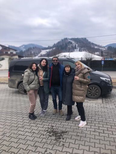 retrouvaille de la famille a la frontière entre la Roumanie et Moldavie
